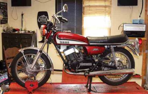 Replace Yamaha 2-Stroke Carburetor/Oil Pump Cables Image